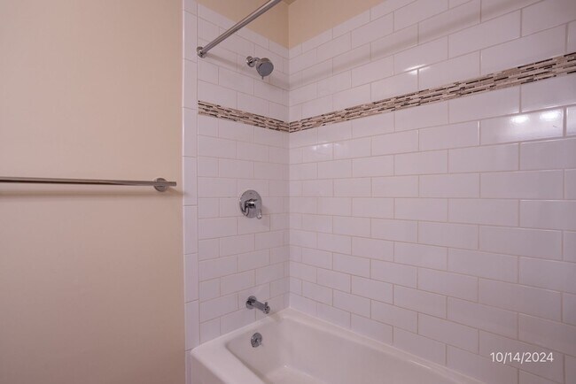 Building Photo - Available April 5th!  2 bedroom, 2 bath, 1-parking condo unit at The Cove Waikiki