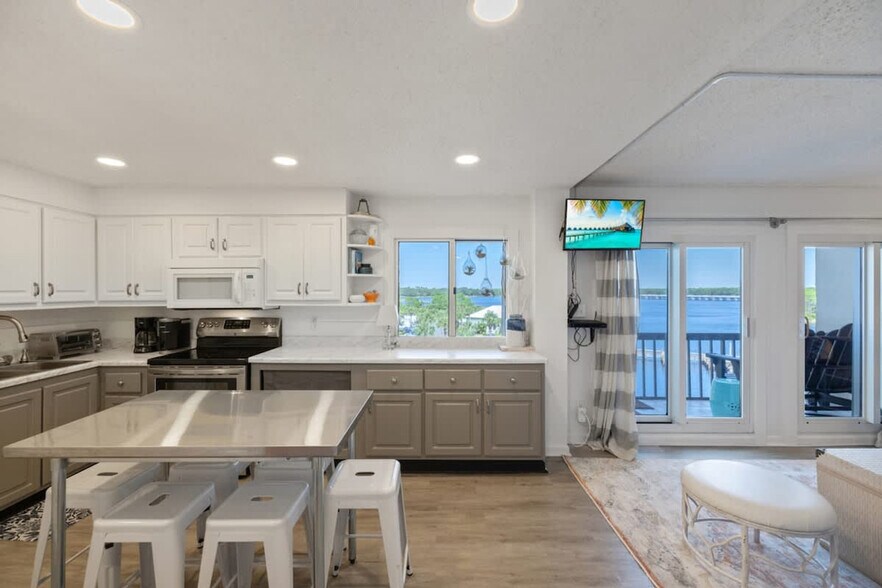 Building Photo - 23223 Front Beach Rd