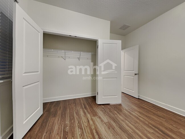 Building Photo - 5786 Hampton Creek Rd