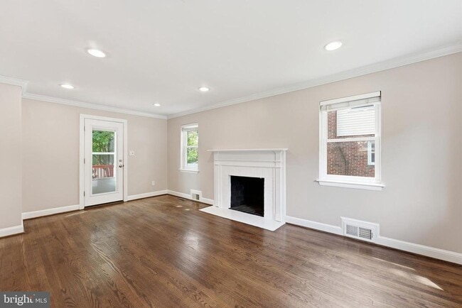 Building Photo - 2341 Belleview Ave