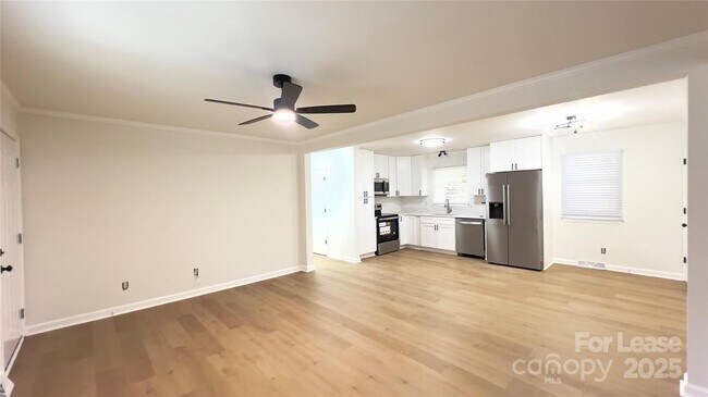 Building Photo - 308 Robinson Ave