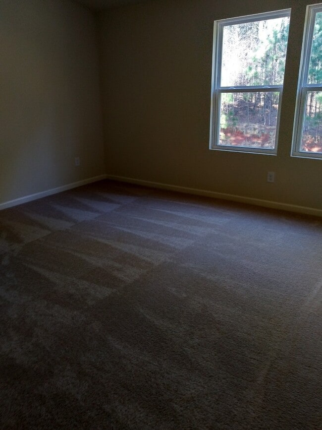 Building Photo - 3 bed/ 2.5 bath!!!