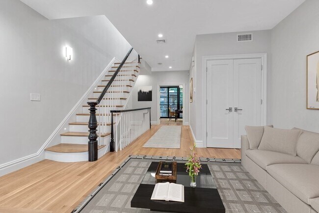 Building Photo - 131 W Newton St