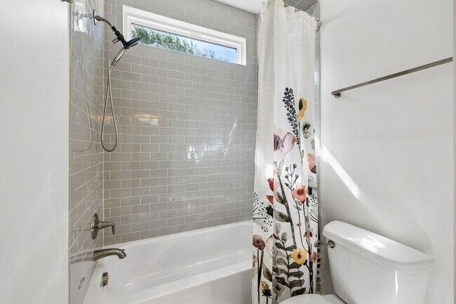 Building Photo - Secret Oasis in East Nashville - FOR LEASE