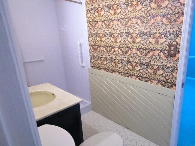 Building Photo - 122 Maxwell Dr