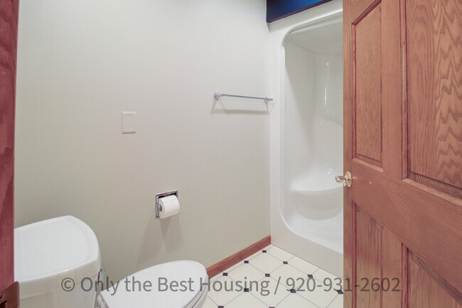 Building Photo - N9429 Rosebud Ln
