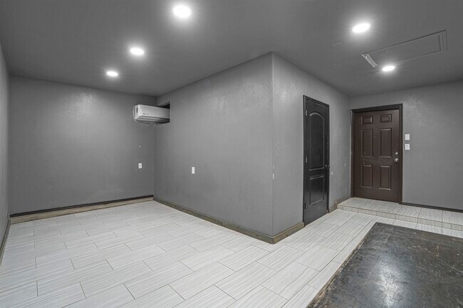 Building Photo - 5528 Somerville St