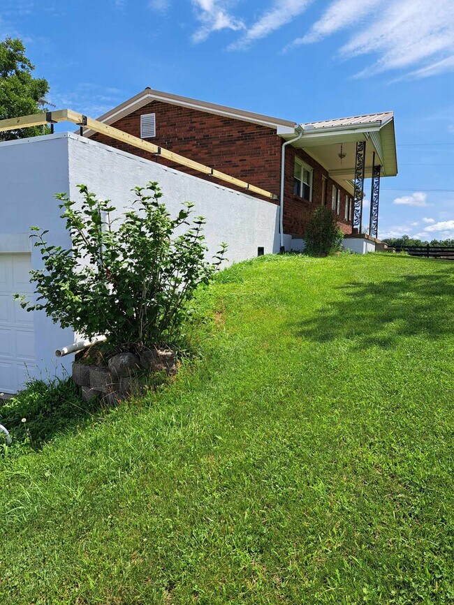 Building Photo - 205 N Ware Chappel Rd