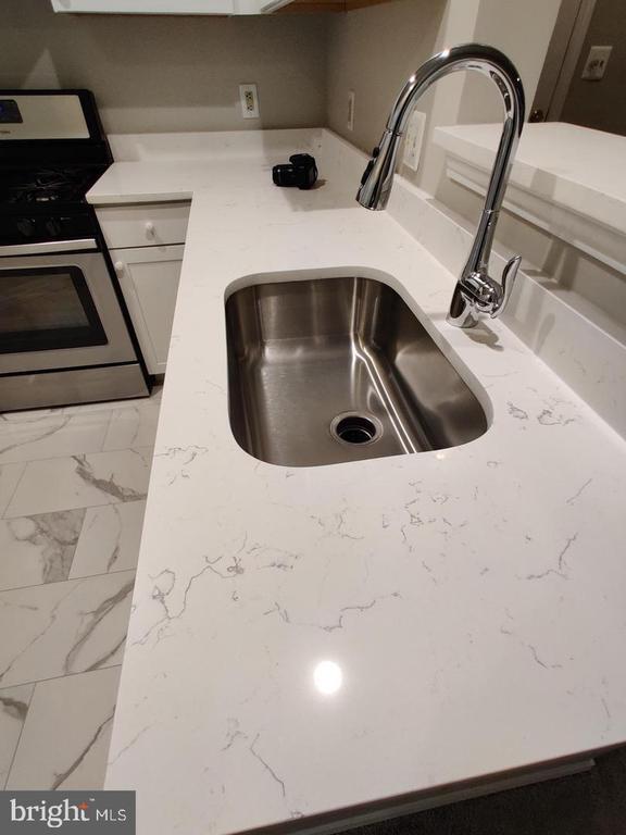 Building Photo - 13058 Autumn Woods Way