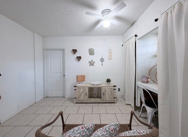 Building Photo - 7418 Meadow Cliff St