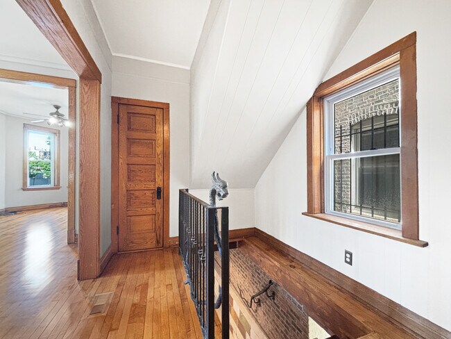 Building Photo - 2501 N Artesian Ave