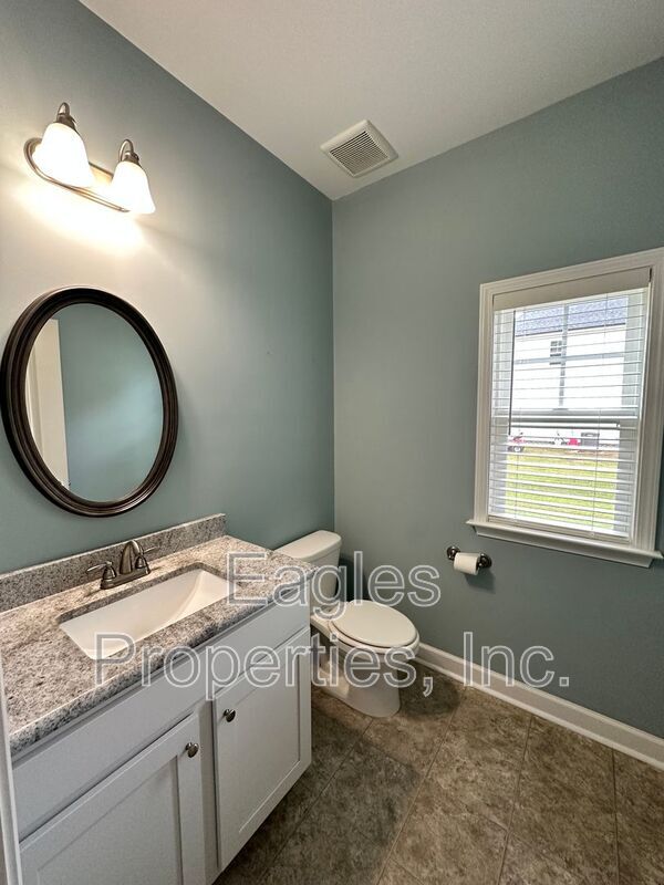 Building Photo - 451 Fallingbrook Dr