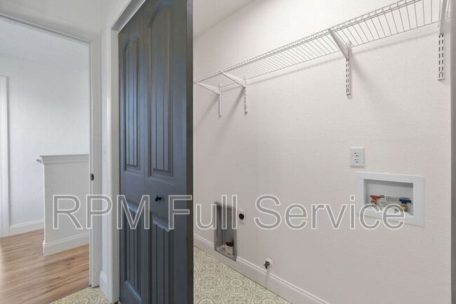 Building Photo - 4745 Aaron Dr