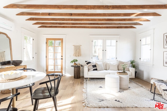 Building Photo - 372 N Ave 53