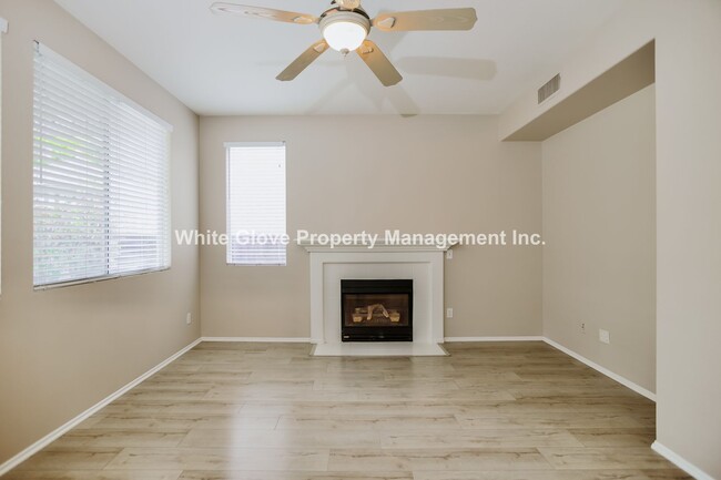 Building Photo - 4 Bedroom in Fullerton's Somerset Gated Co...