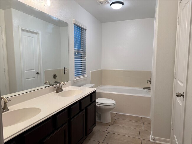 Building Photo - 958 Oak Glen Dr