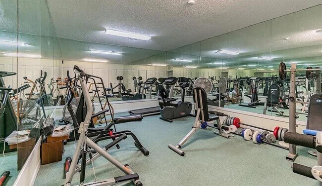 Building Photo - 621 Windrush Bay Dr