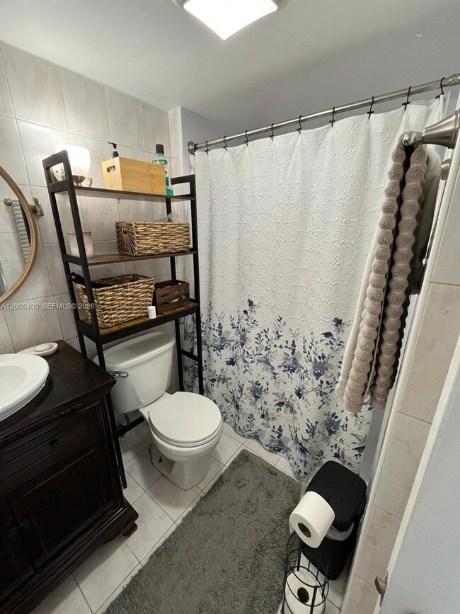 Building Photo - 3475 N Country Club Dr