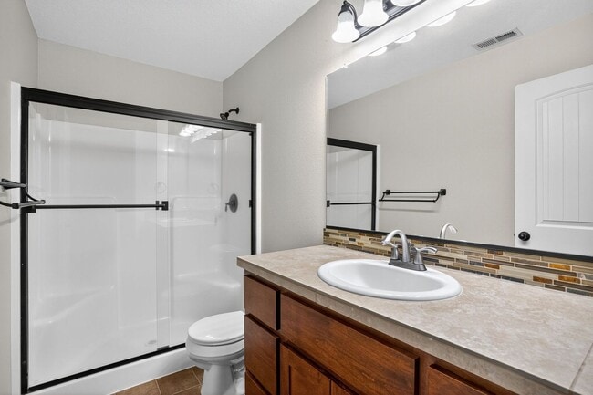 Building Photo - Free rent!  1/2 off the first months rent with a lease signed by 1/5/26