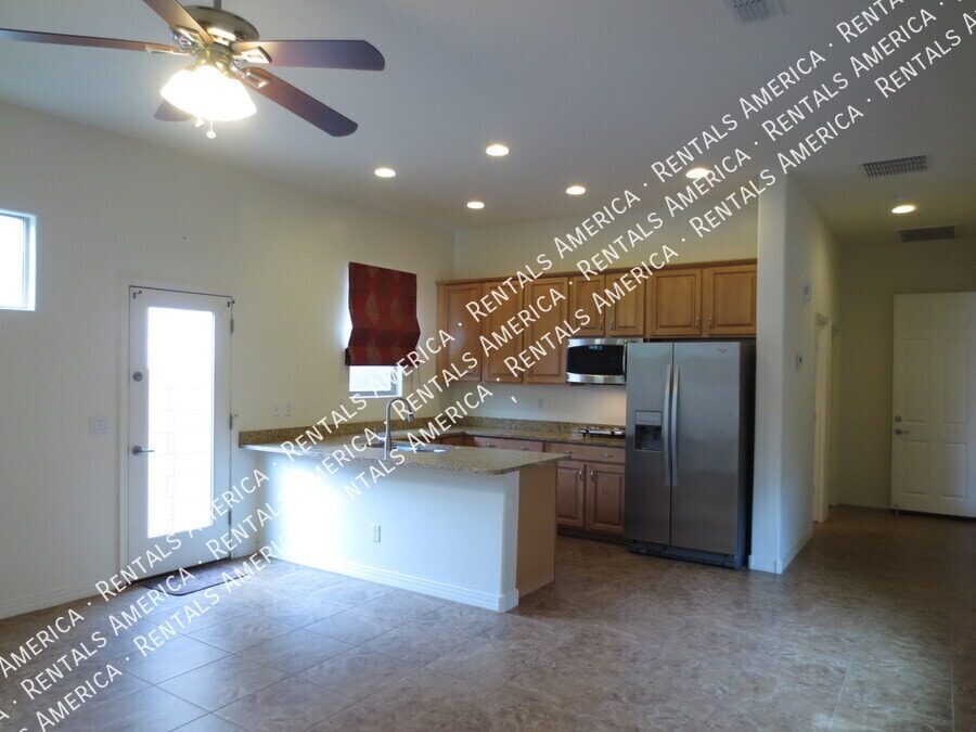 Building Photo - 1133 E Buckingham Ave