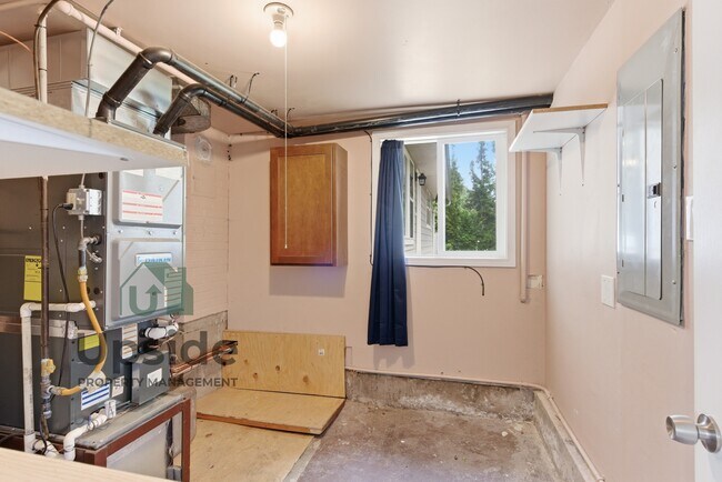 Building Photo - 8719 E Valleyway Ave