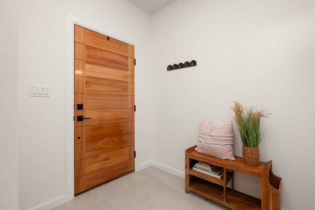 Building Photo - Luxury 3 Bedroom 2.5 Restroom Townhouse for Long-Term Lease | Gated Community-North McAllen