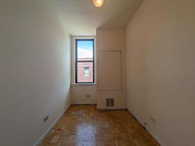 Building Photo - 3147 W Medill Ave