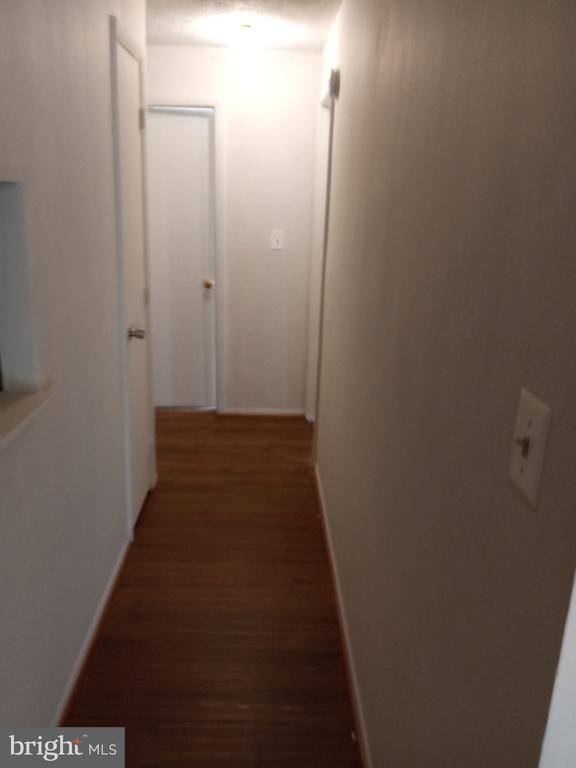 Building Photo - 7613 Fontainebleau Dr