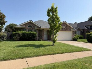 Building Photo - 1117 Gordon Oaks Dr