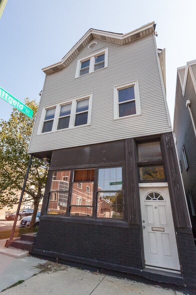 Building Photo - 2459 N Ashland Ave