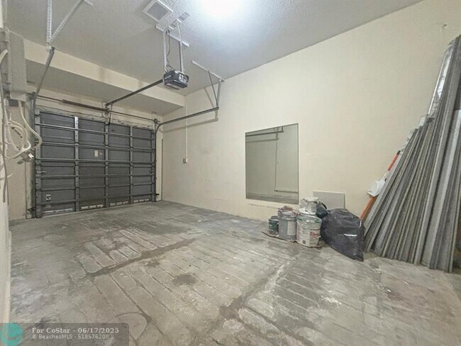Building Photo - 3118 Coral Ridge Dr