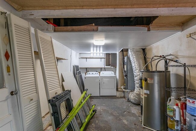 Building Photo - 1008 W Powhatan Ave
