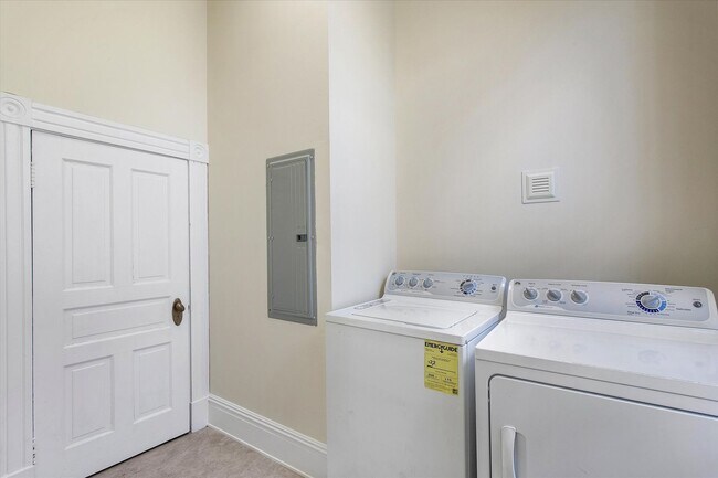 Building Photo - Swanky 2000 sf duplex in the heart of Church Hill