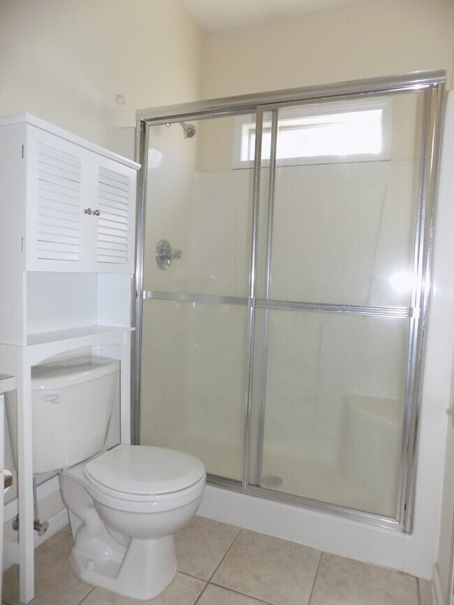 Building Photo - Earlewood-Offering Self Guided Tour with RENTLY!