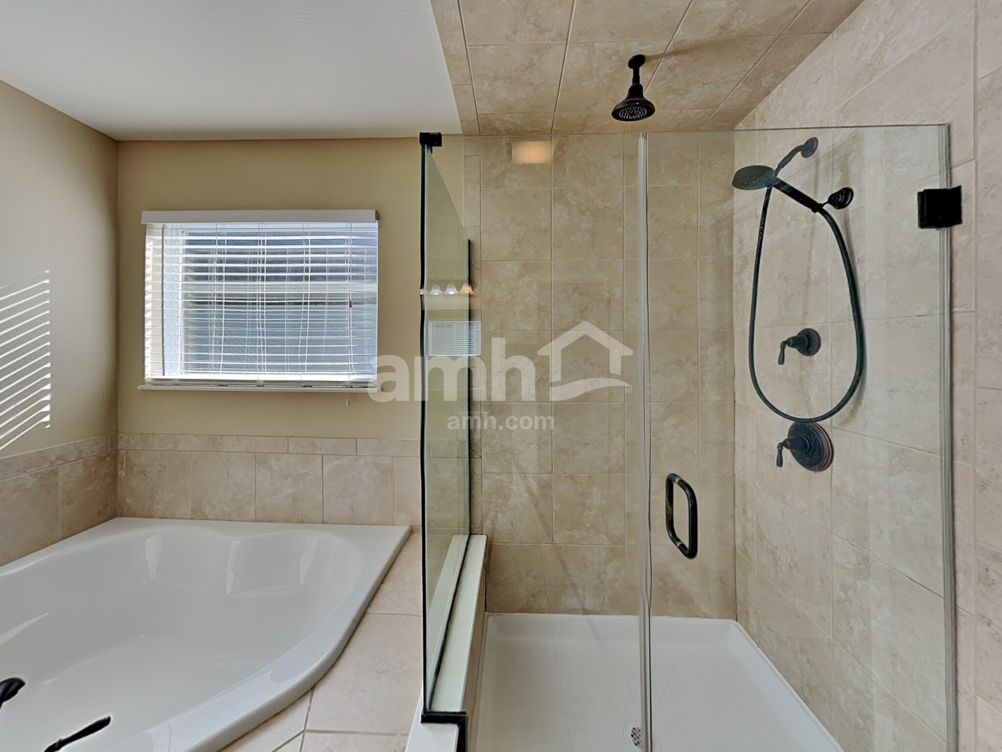 Building Photo - 8333 Parori Ln