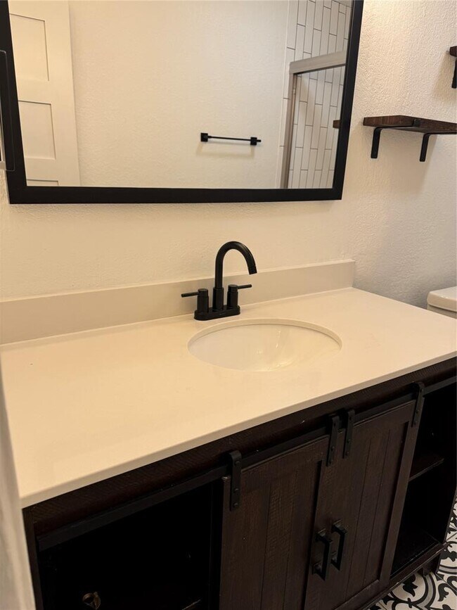 Building Photo - 2124 Burton Dr