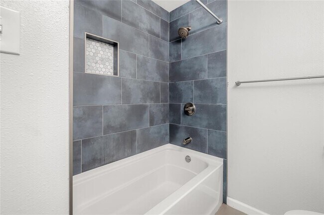 Building Photo - 3820 Southway Dr