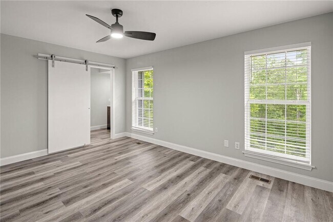 Building Photo - 6 Swanage Dr