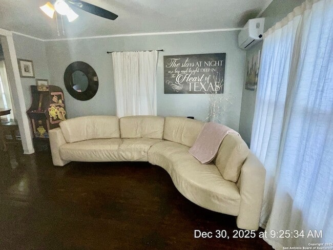 Building Photo - 1010 Gardina St