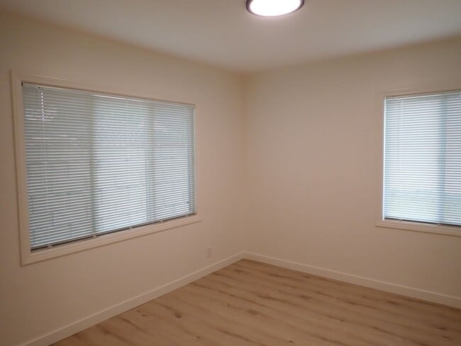 Building Photo - Single Family House in Desirable Neighborhood