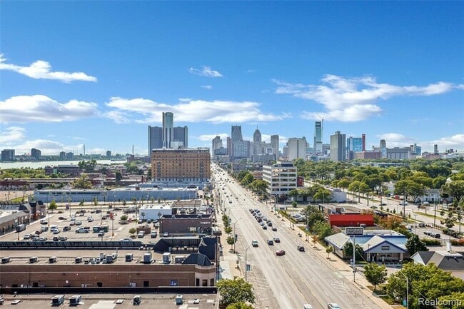 Building Photo - 2900 E Jefferson Ave