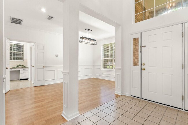 Building Photo - 8 Greentwig Pl