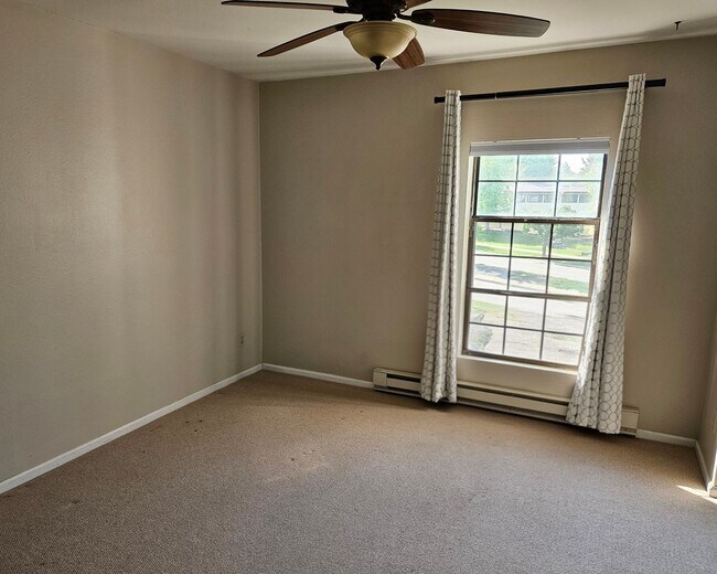 Building Photo - Updated Fort Collins Townhouse with Garage, Private Balcony & Central Location!