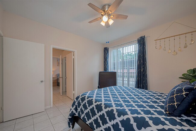 Building Photo - 2121 El Paseo St