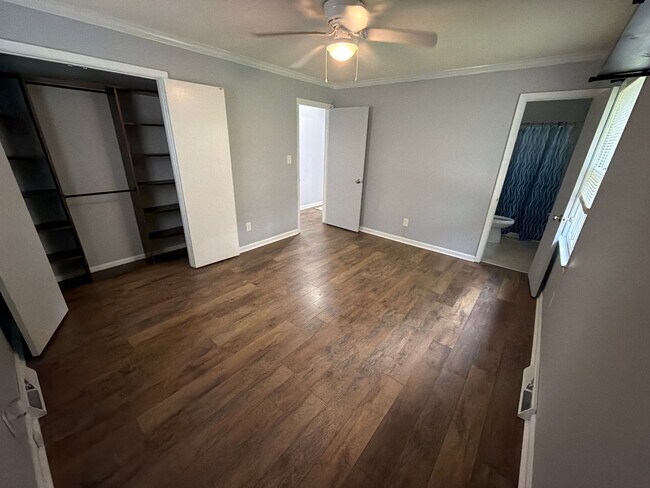 Building Photo - Room in Single Family Home on Westfield St