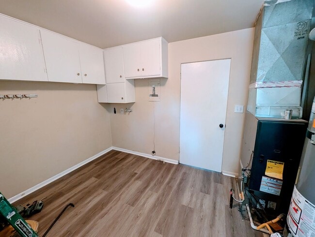 Building Photo - Private East Murray Home with HUGE yard!
