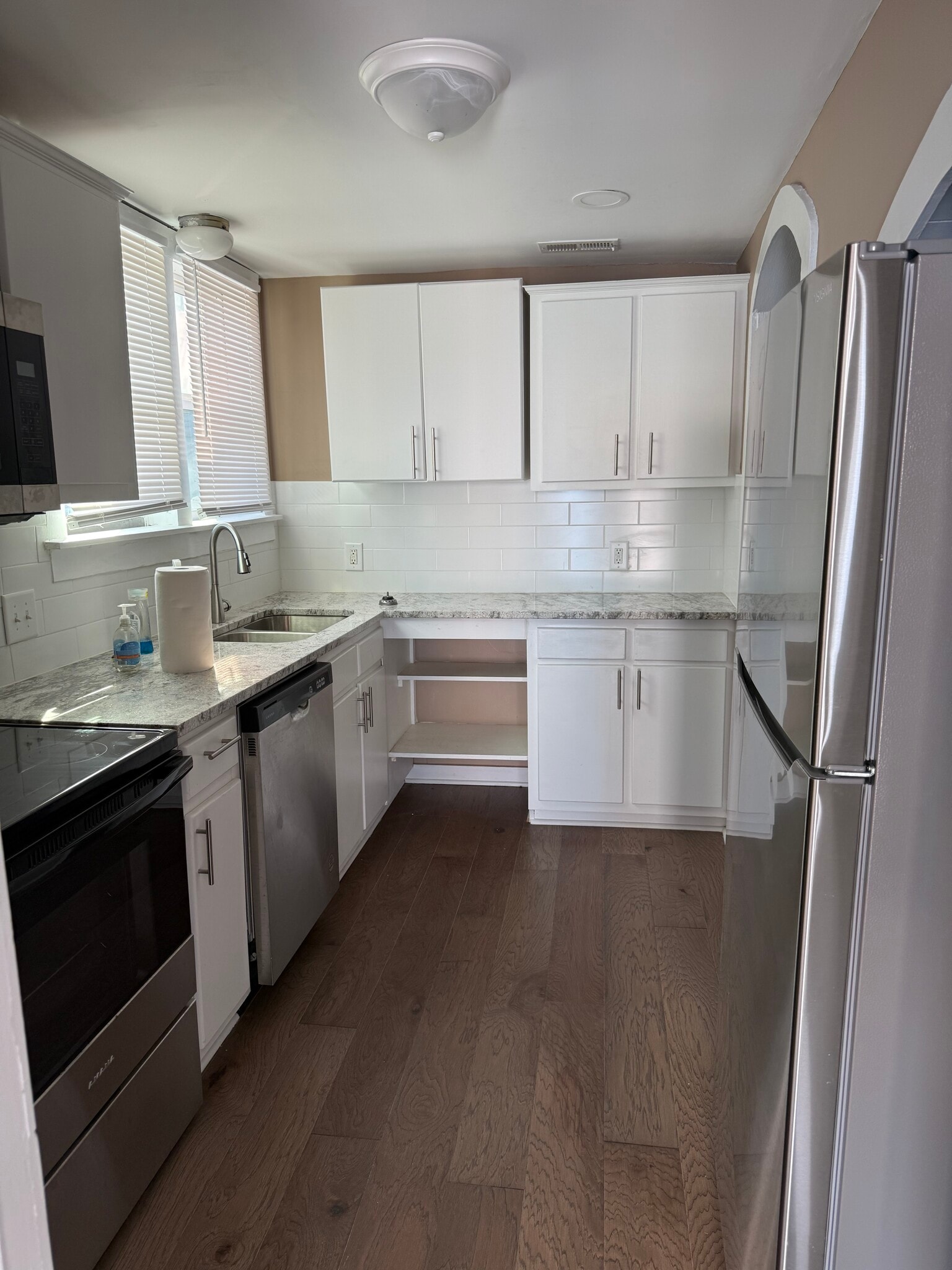 Kitchen - 8 Hagood Ave