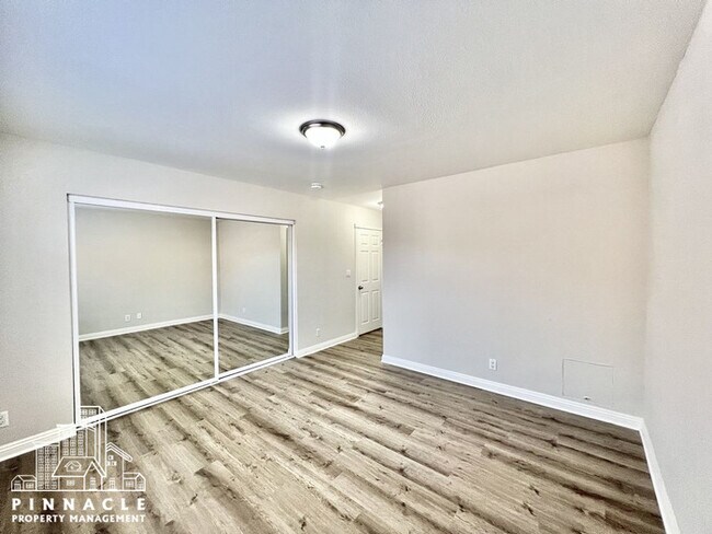 Building Photo - 2 Bed 2 Bath Torrance Apartment For Rent
