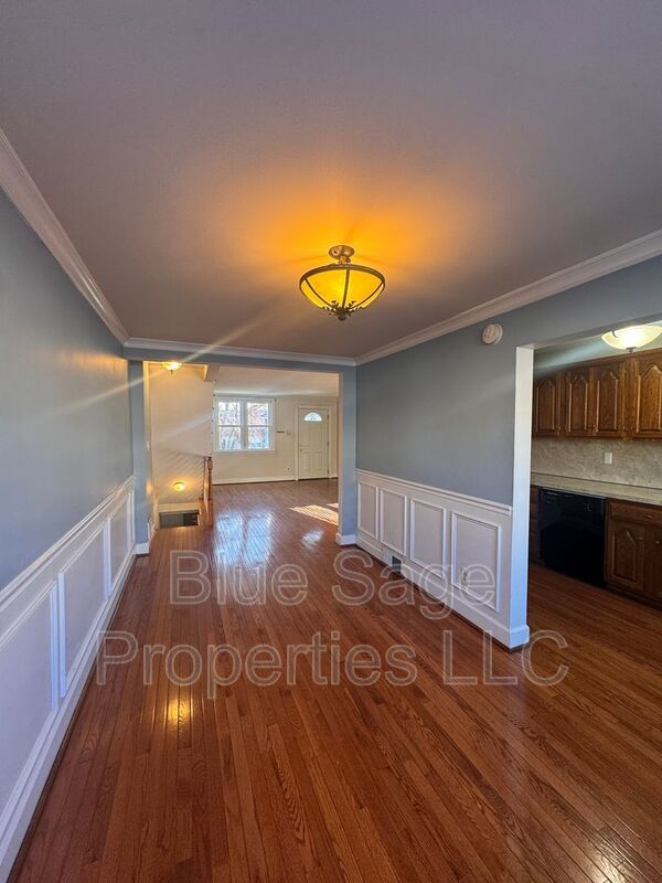 Building Photo - 227 Pine St