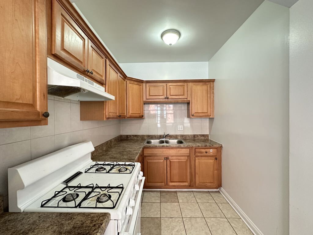 Building Photo - 2737 N Spaulding Ave
